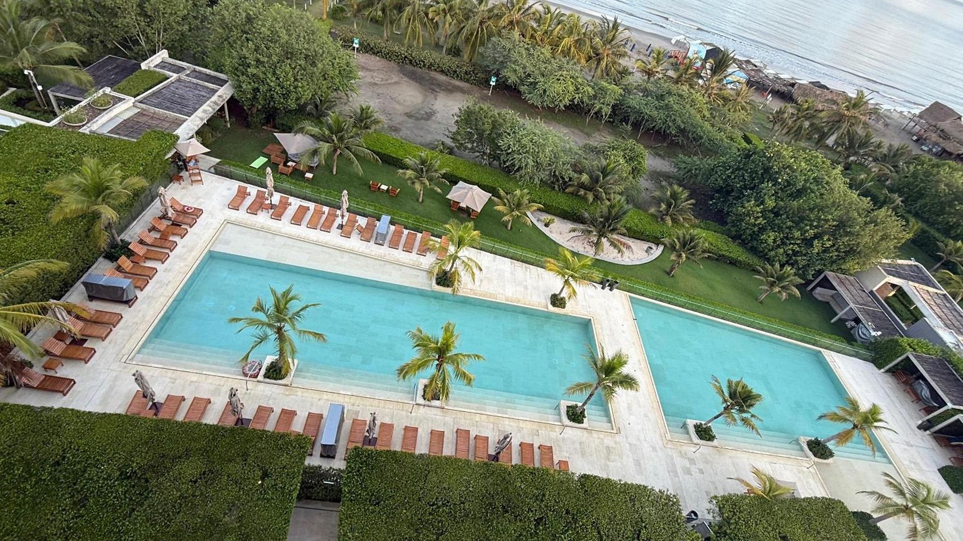 Serena Del Mar, Morros Io