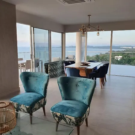 Serena Del Mar, Morros Io Apartment