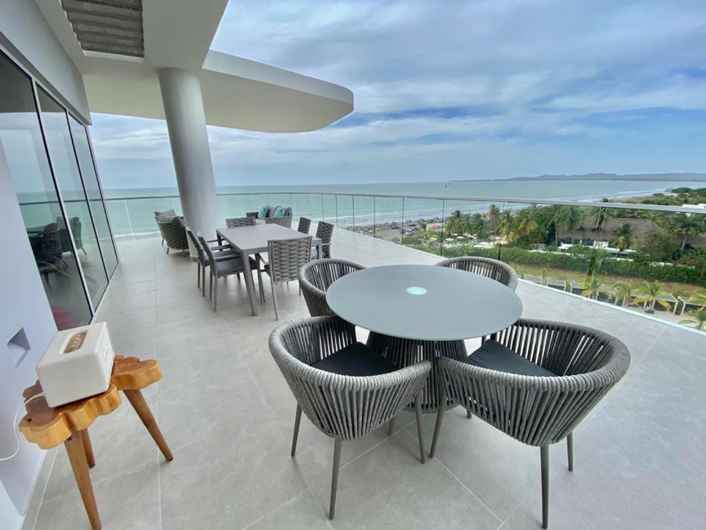 Serena Del Mar, Morros Io