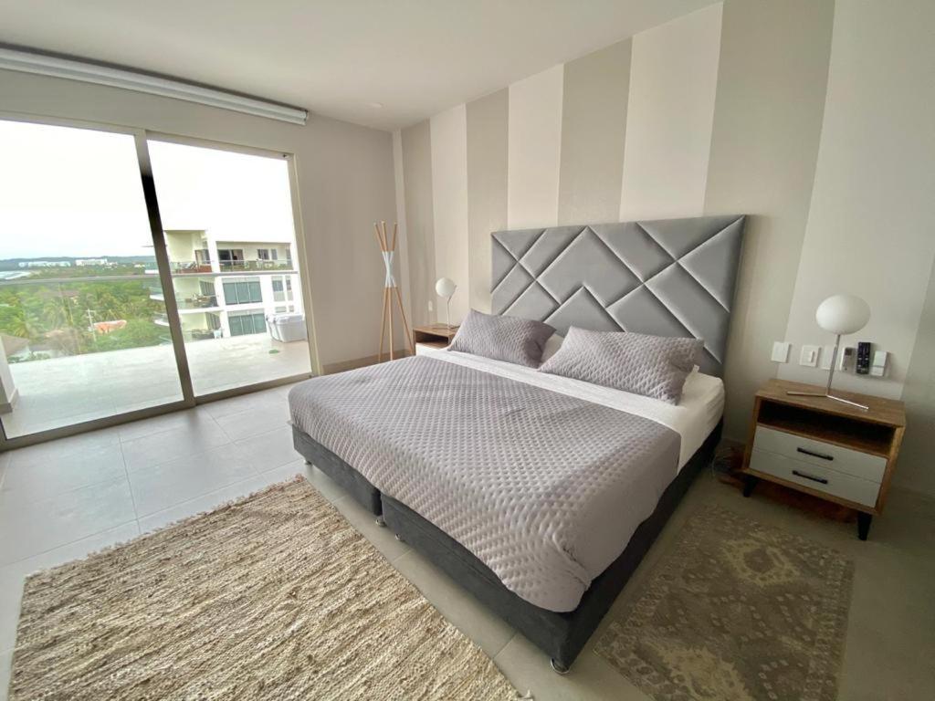 Serena Del Mar, Morros Io Cartagena